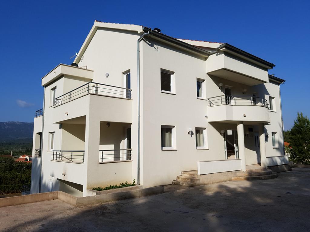 Apartments Villa Maslinica Vrboska Exterior photo